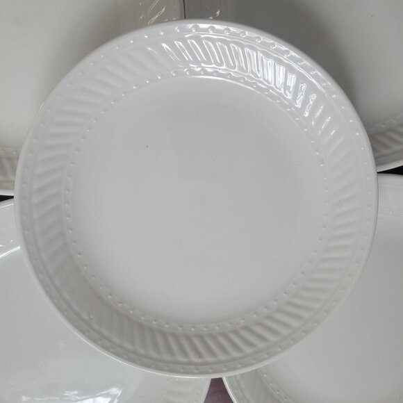 Set Of 5 Gibson Everyday White 7" Plates With Embossed Design - Picture 2 of 5